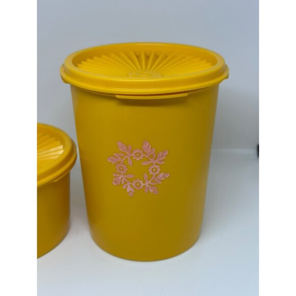 VTG Tupperware Golden Yellow Canisters Lids Retro Kitchen Set of 2 Harvest Maze - Picture 2 of 9
